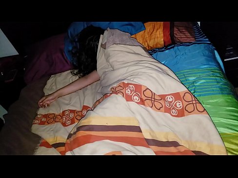 ❤️ Anak tiri berating ibu tiriné enom nalika dheweke turu. ❤❌ Kurang ajar ing kita  ️❤
